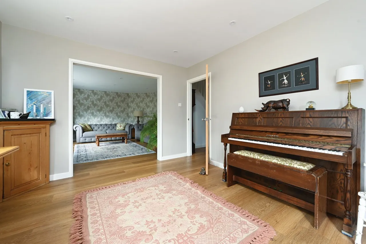 Hilltop Road, West Hoathly, RH19, photo 9