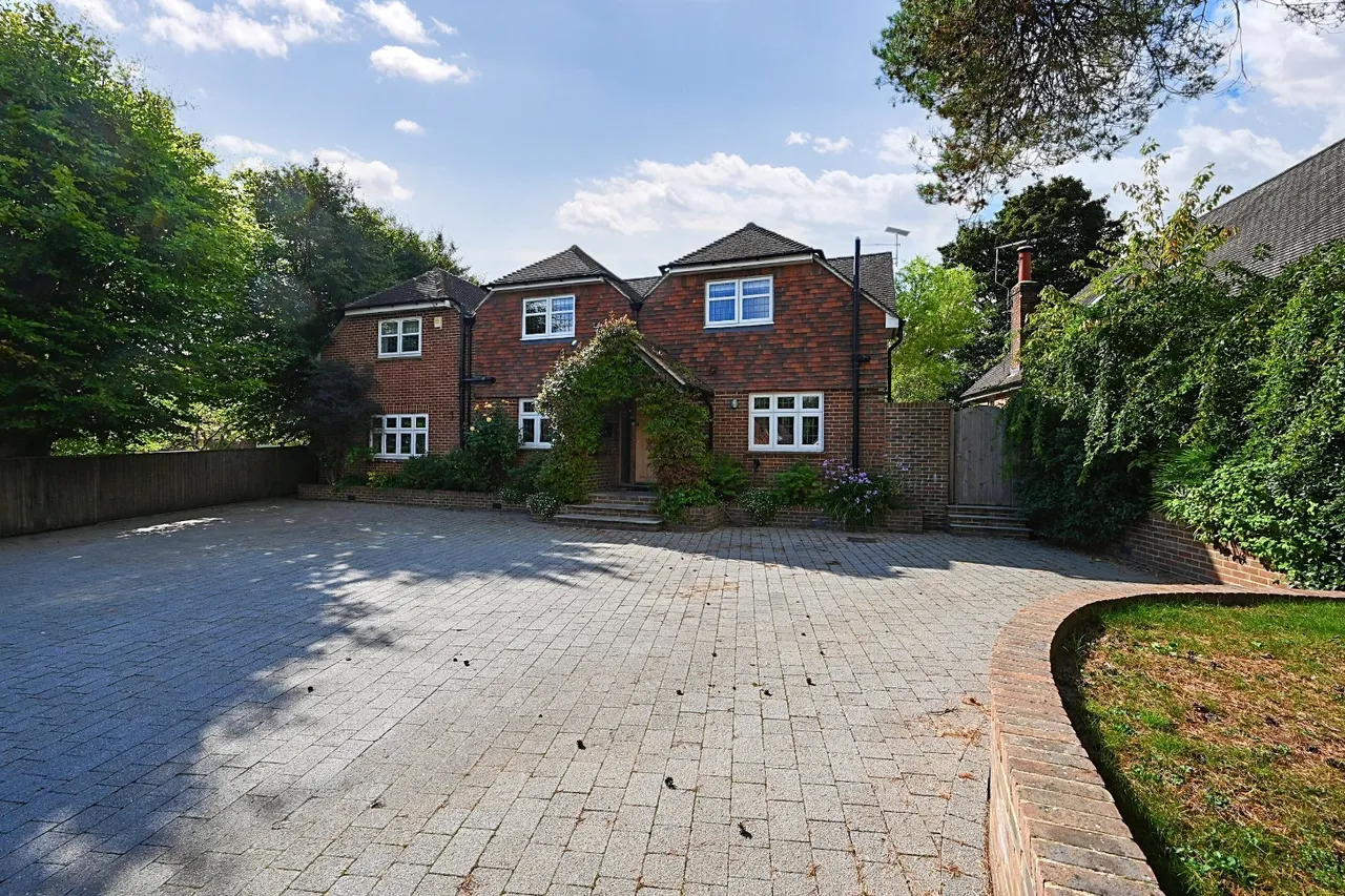 Hilltop Road, West Hoathly, RH19, photo 16