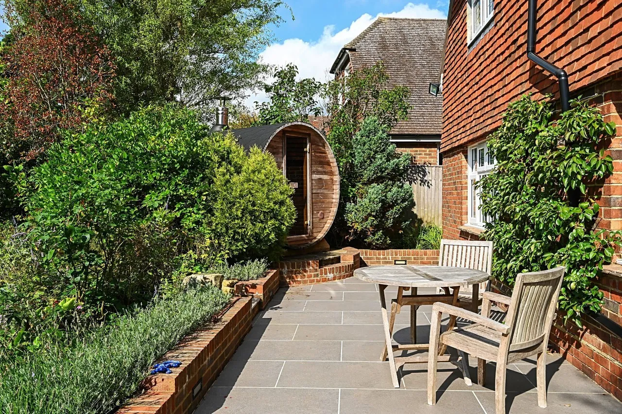 Hilltop Road, West Hoathly, RH19, photo 14