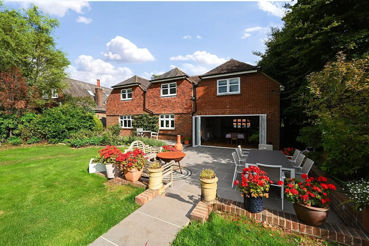 Hilltop Road, West Hoathly, RH19, photo 15