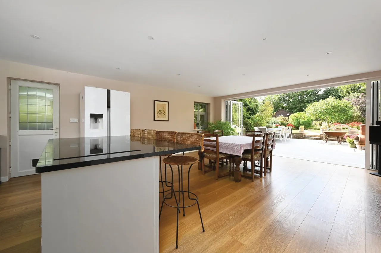 Hilltop Road, West Hoathly, RH19, photo 3
