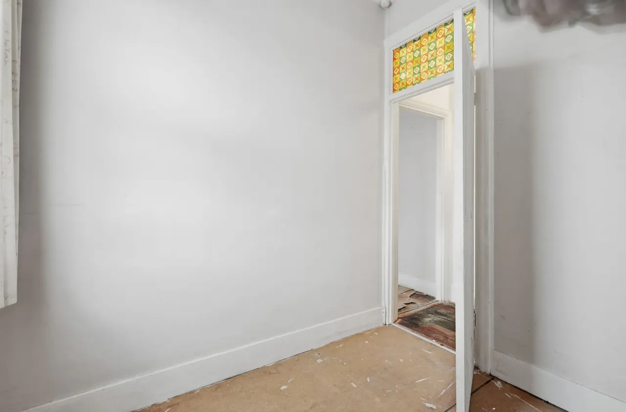 Montpelier Gardens, London, E6, photo 8
