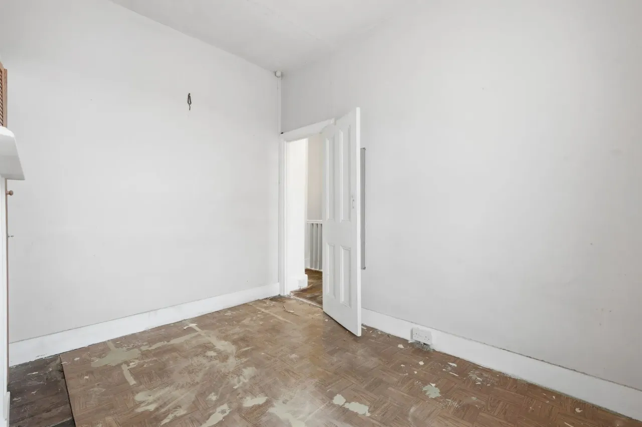 Montpelier Gardens, London, E6, photo 9