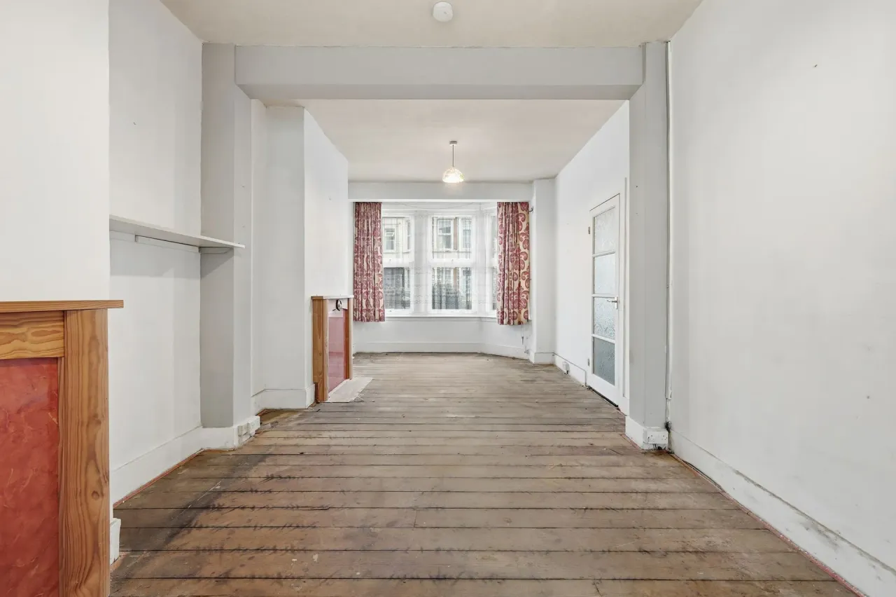 Montpelier Gardens, London, E6, photo 2