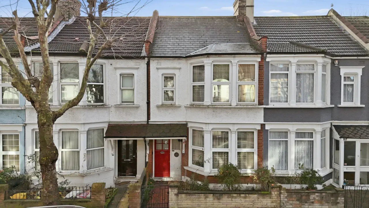 3 bed house for sale — Montpelier Gardens, London, E6