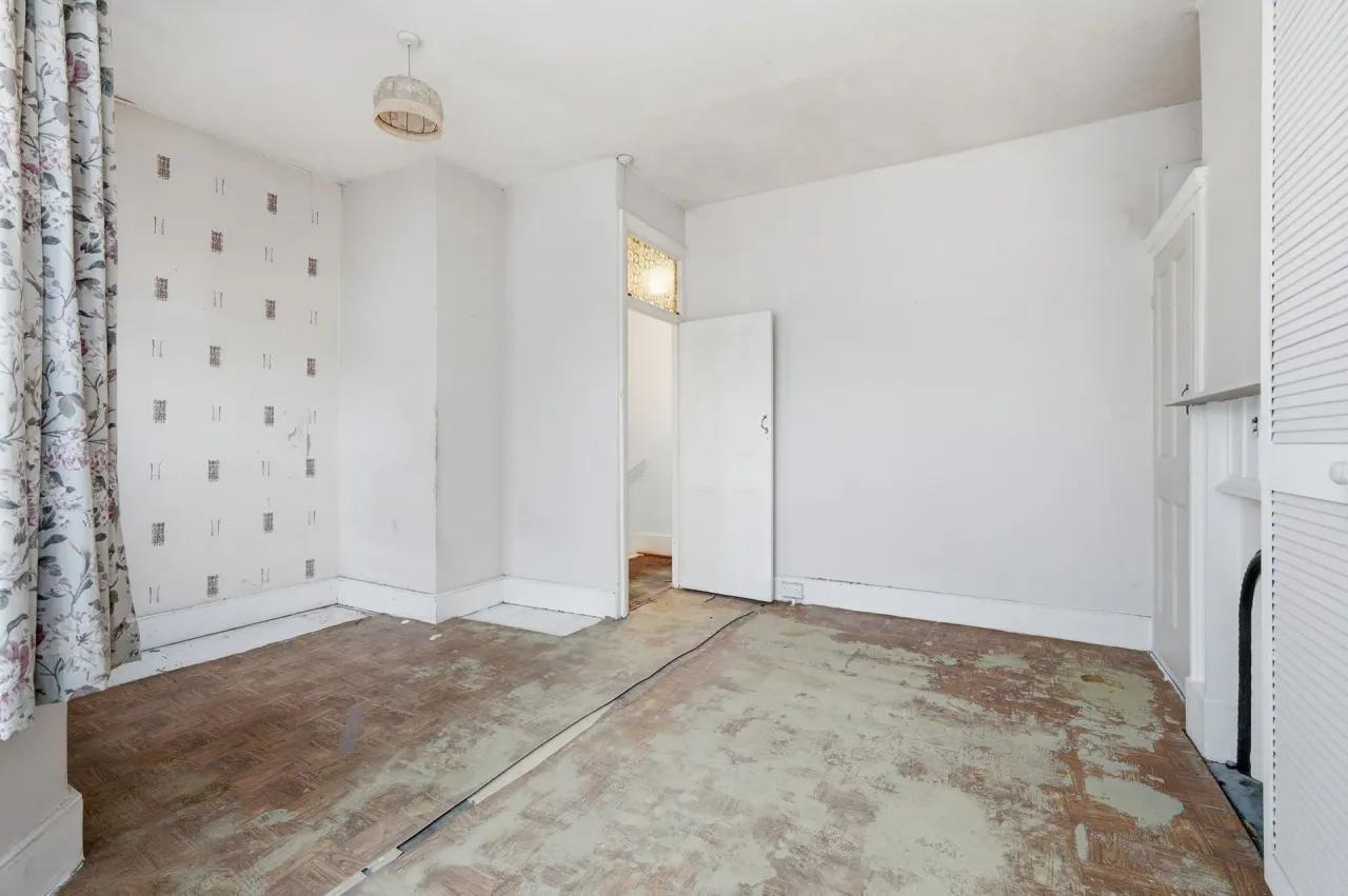 Montpelier Gardens, London, E6, photo 12
