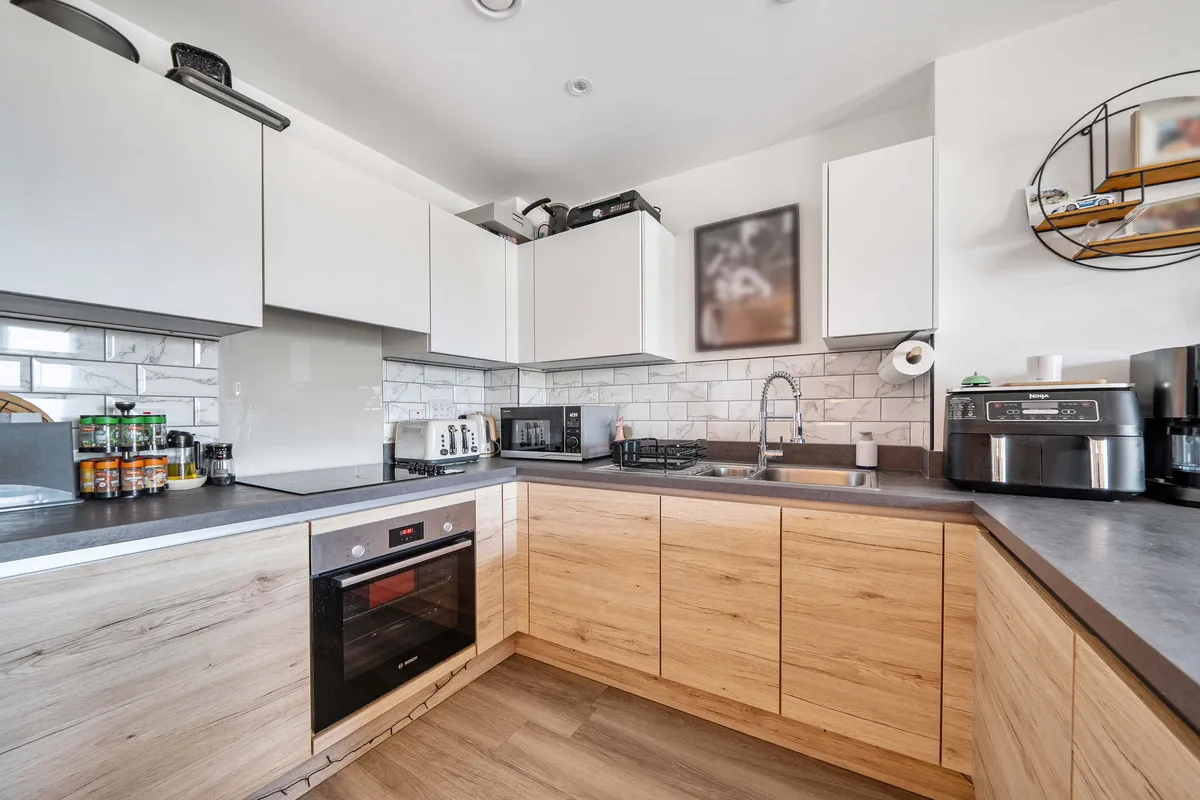 Redhill, RH1, photo 4