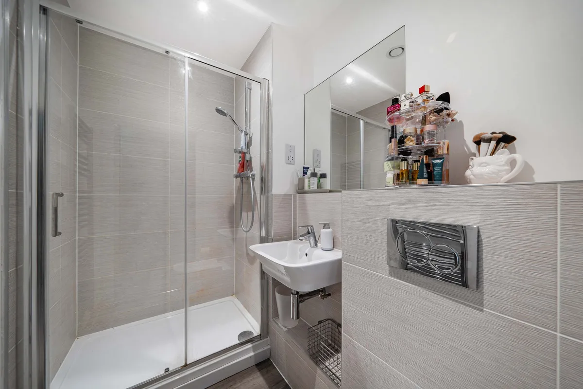 Redhill, RH1, photo 9
