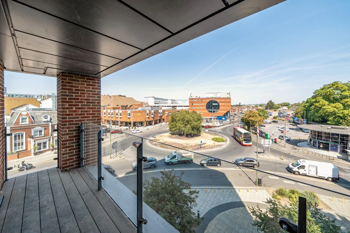 Redhill, RH1, photo 6