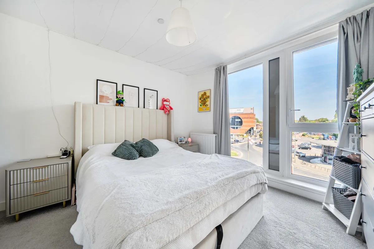 Redhill, RH1, photo 7