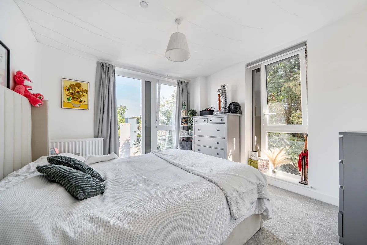 Redhill, RH1, photo 8