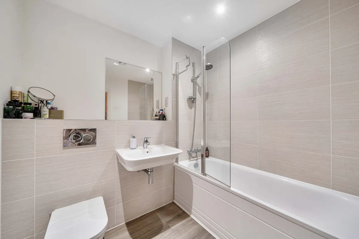 Redhill, RH1, photo 12