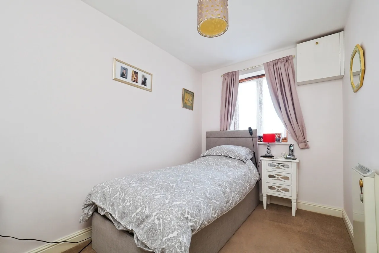 Black Swan Close, Woodthorpe, NG5, photo 12