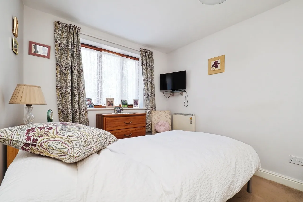 Black Swan Close, Woodthorpe, NG5, photo 10