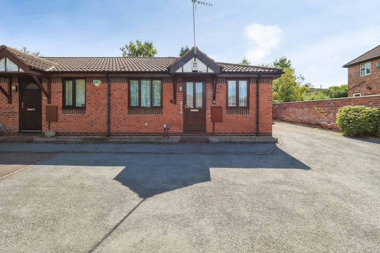 Black Swan Close, Woodthorpe, NG5, photo 18