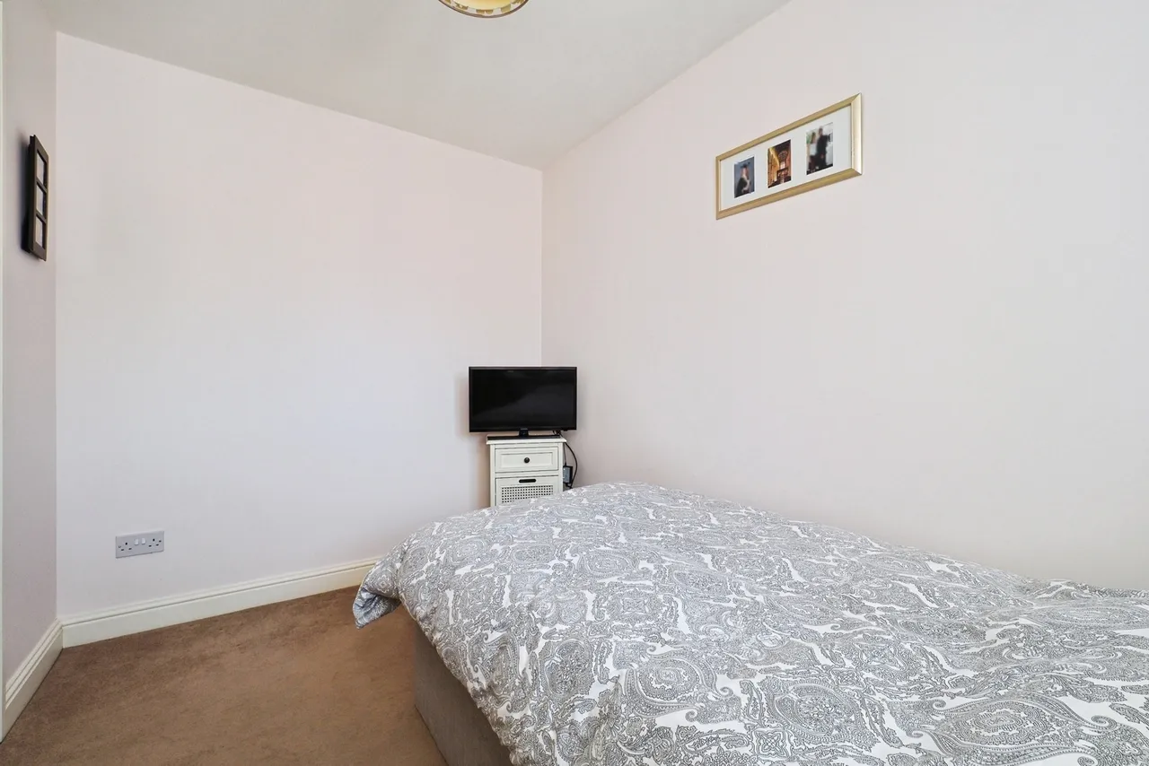 Black Swan Close, Woodthorpe, NG5, photo 13