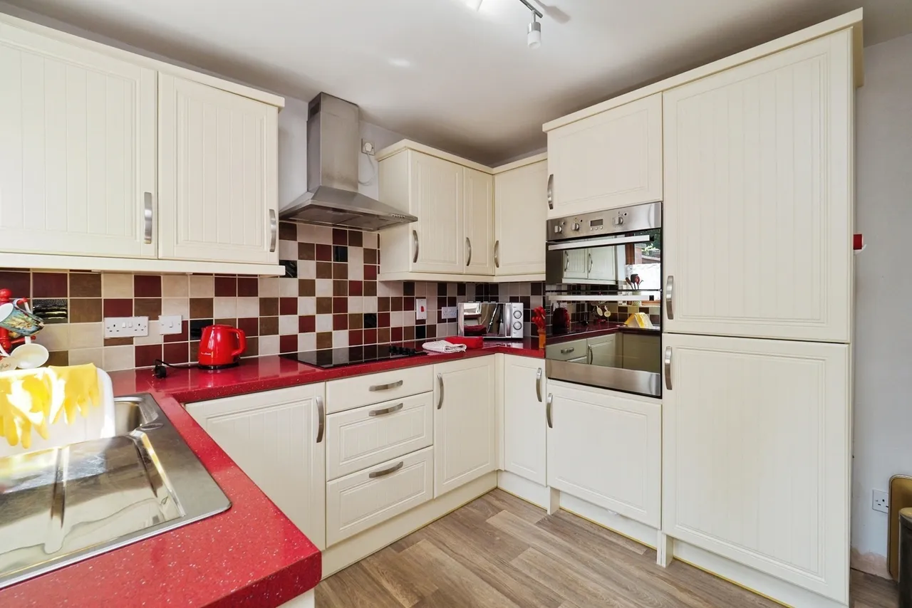 Black Swan Close, Woodthorpe, NG5, photo 7
