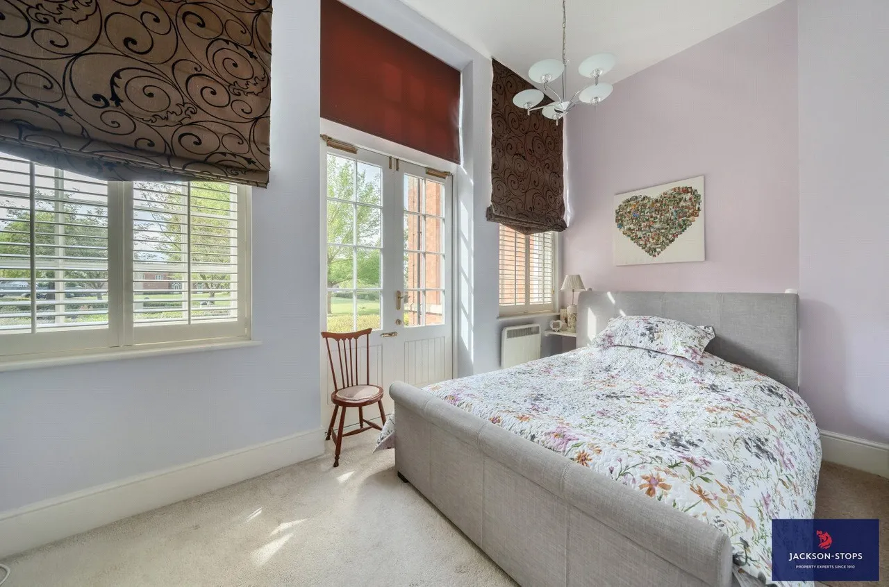South Meadow Road, St Crispins, NN5, photo 7