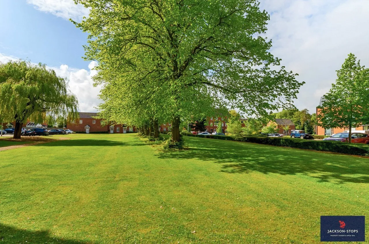 South Meadow Road, St Crispins, NN5, photo 3