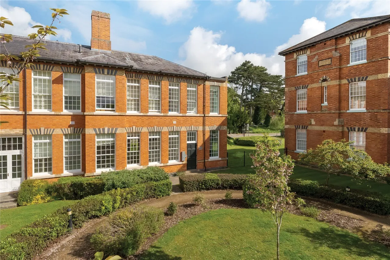 2 bed flat for sale, South Meadow Road, St Crispins, NN5