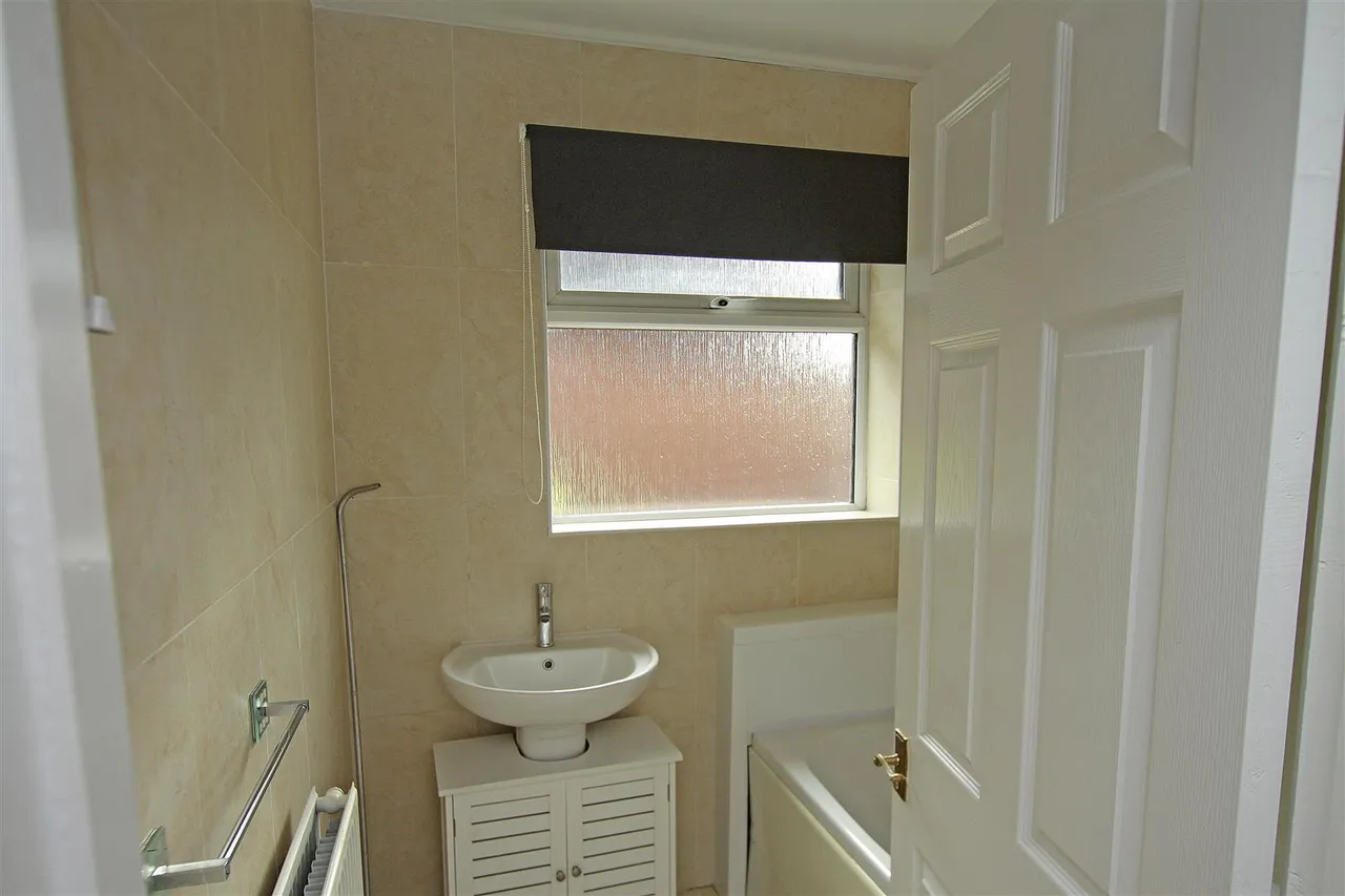 Castle Lane West, Bournemouth, photo 8