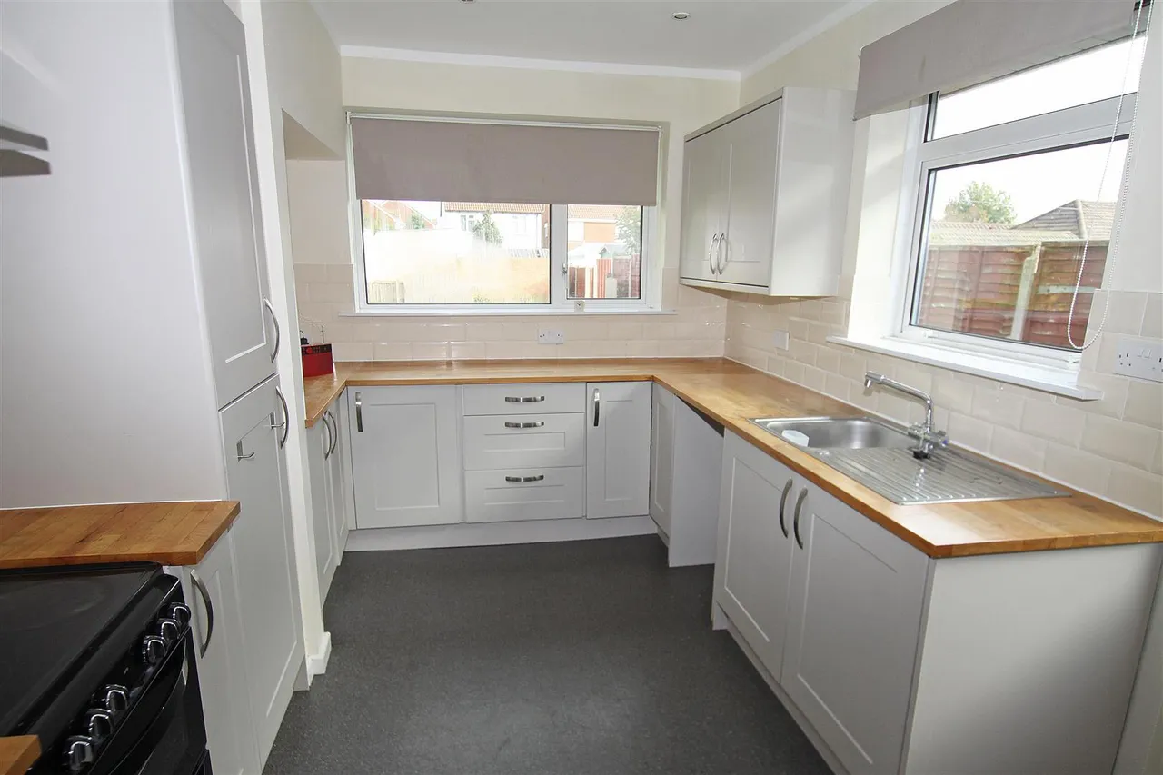 Castle Lane West, Bournemouth, photo 4