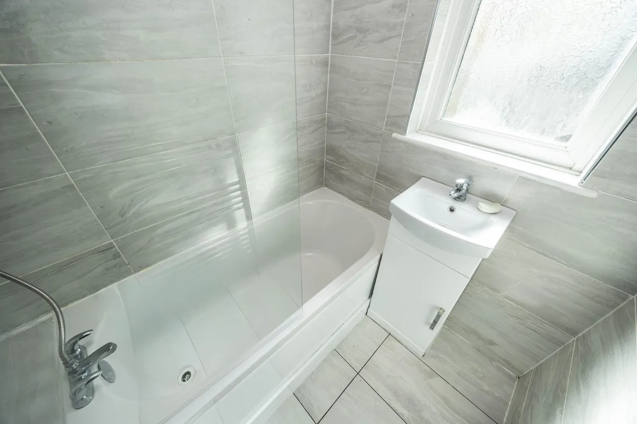 Penistone Road, Huddersfield, HD5, photo 17