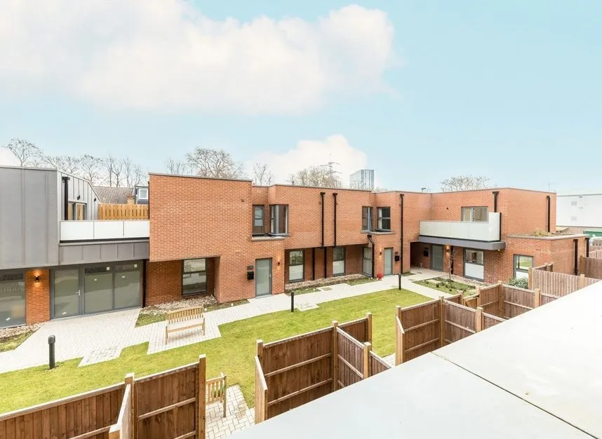 2 bed house to rent, East Road, Wimbledon, SW19