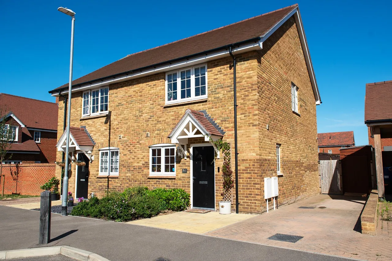 2 bed house for sale, Goldfinch Drive, Faversham, ME13