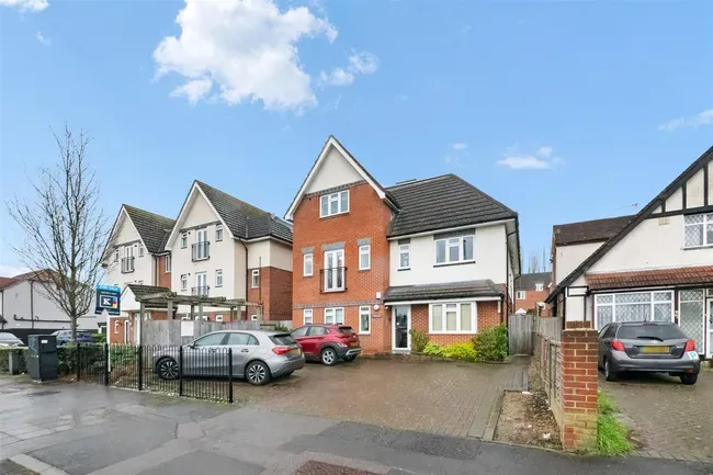 2 bed flat for sale — Uxbridge Road, Hayes