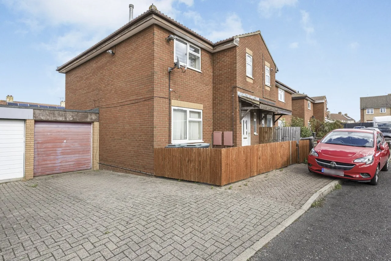 3 bed house to rent, Hawthorne Close, Gravesend, DA12