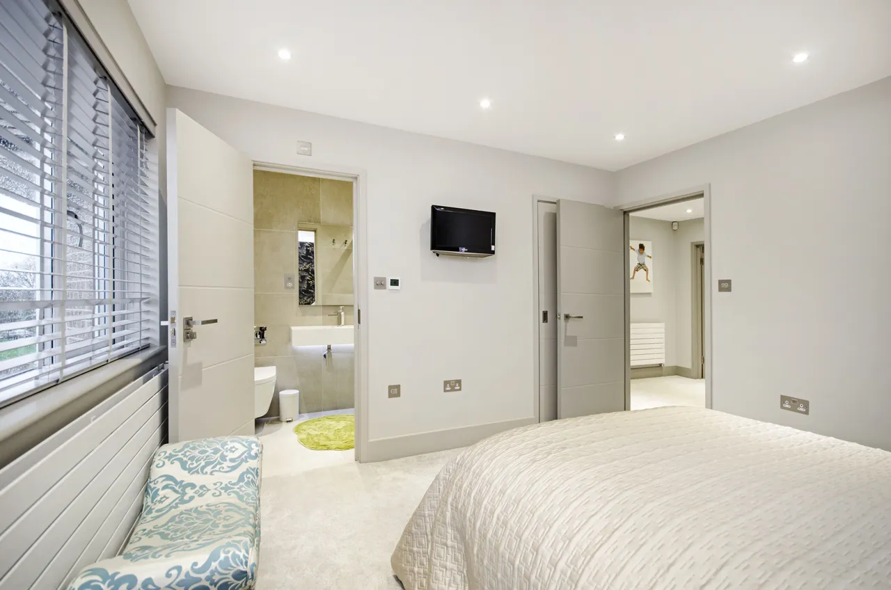 London, NW11, photo 14
