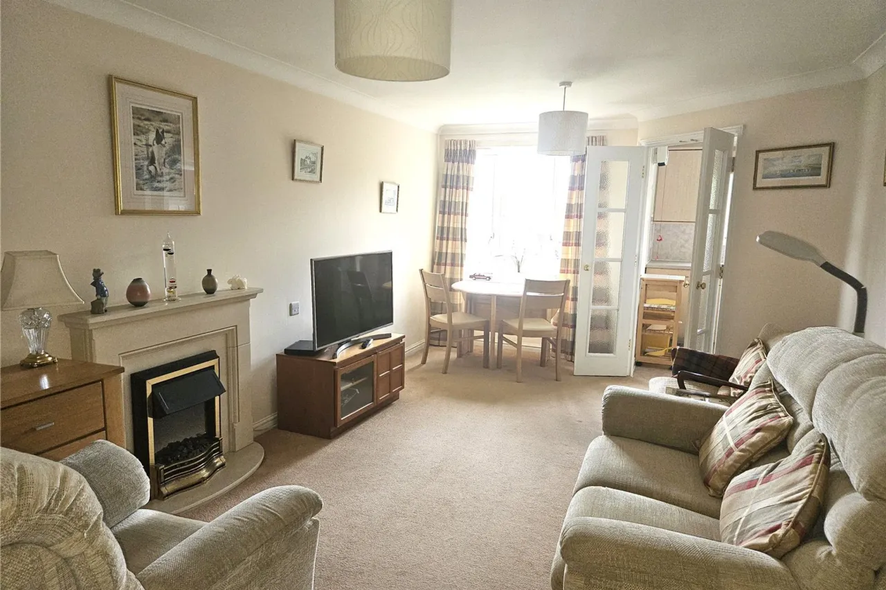 2 bed house for sale — Oyster Lane, Byfleet, West Byfleet, S...