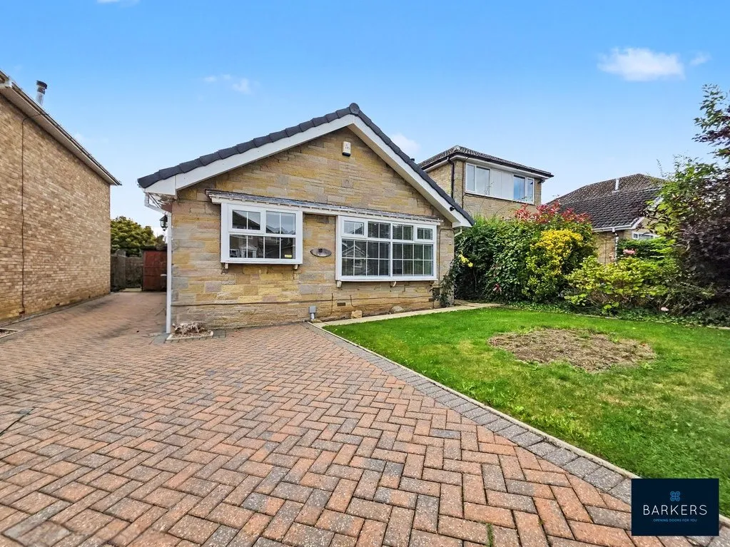 4 bed house for sale — Summerbridge Crescent, Gomersal BD19 4LW
