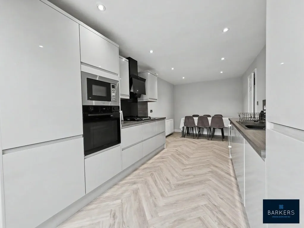 Summerbridge Crescent, Gomersal BD19 4LW, photo 3