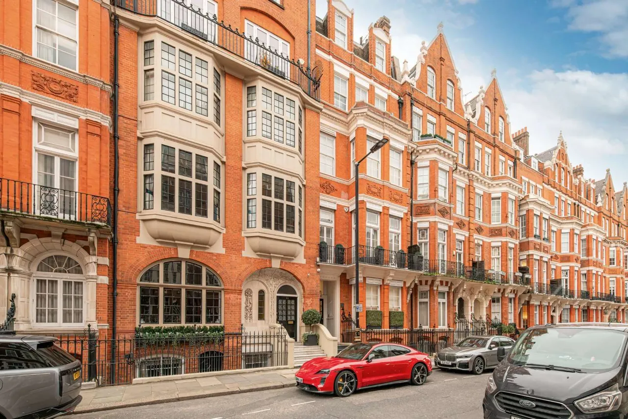 Green Street, London, W1K 6RF, photo 2