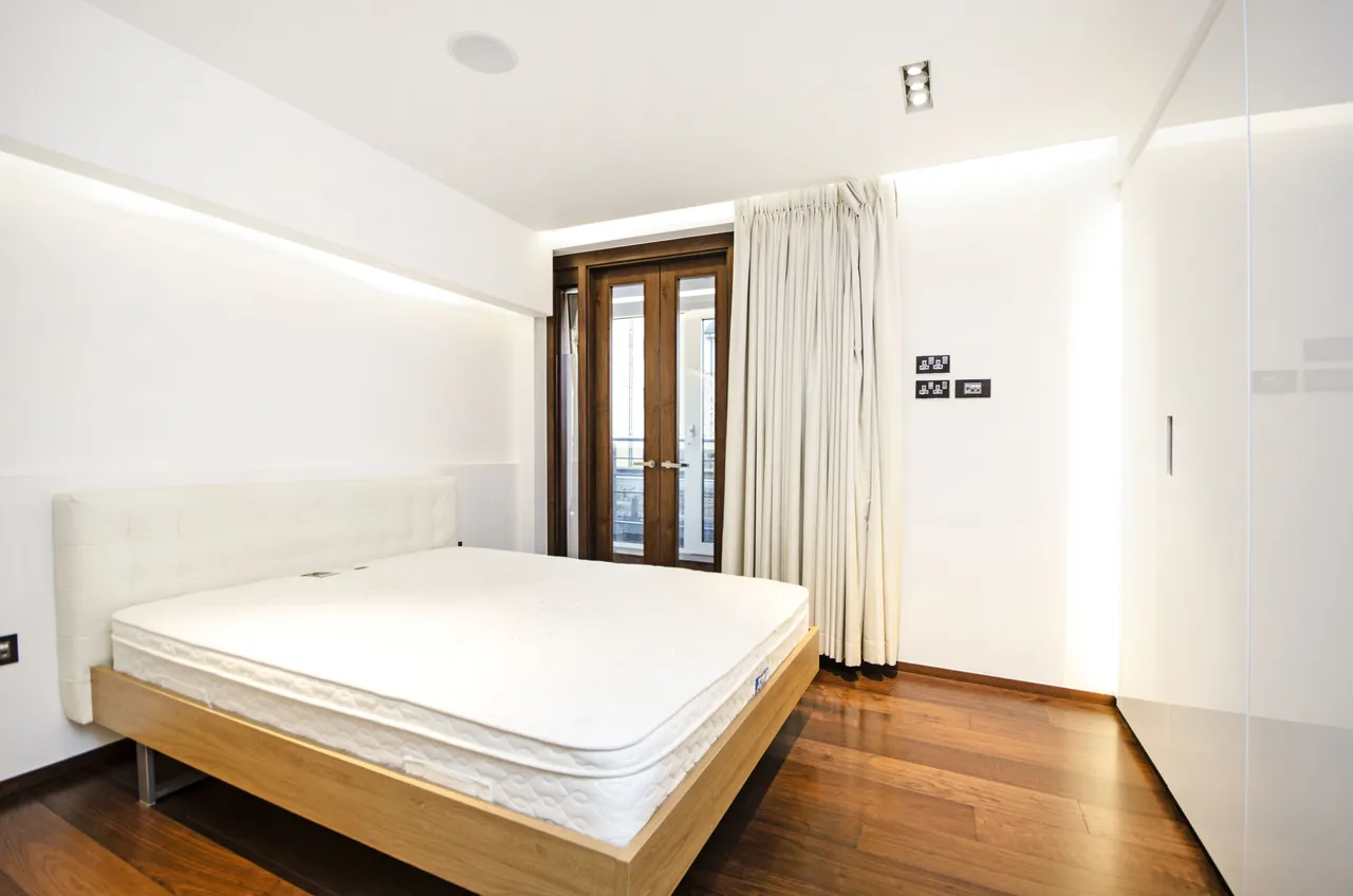 1D Atrium Apartments, 131 Park Road, London, photo 4