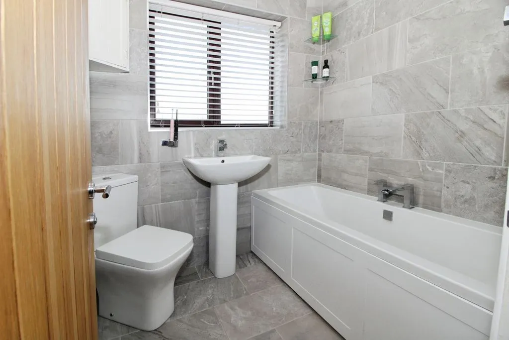 Watermeadow Drive, Shelfield, WS4, photo 11