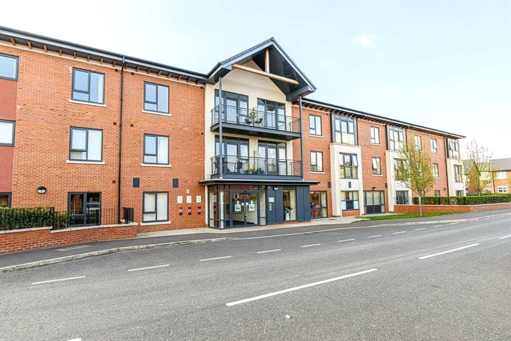 2 bed flat for sale — Cable Drive, Helsby, Frodsham, Cheshire, WA6 0FP