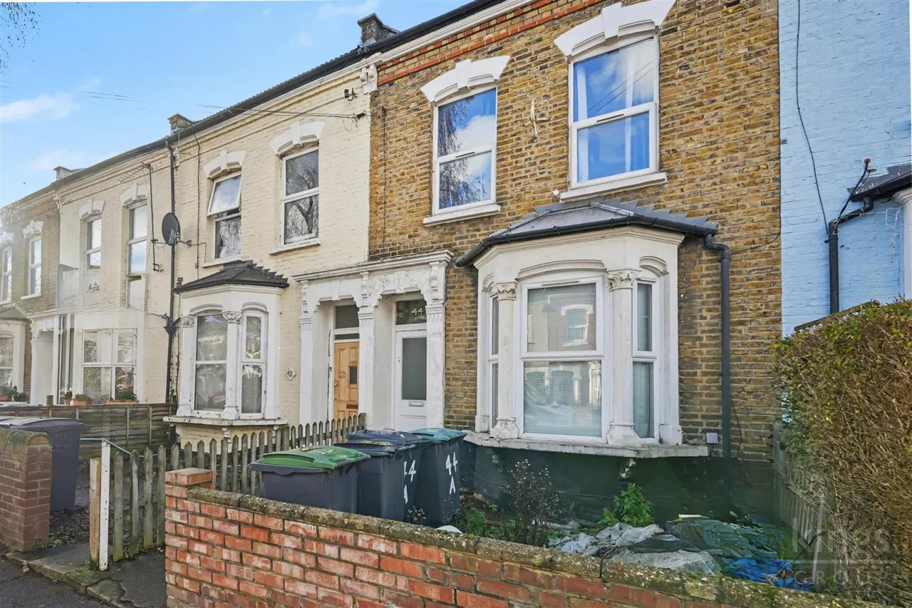 2 bed flat for sale, Beaconsfield Road, London