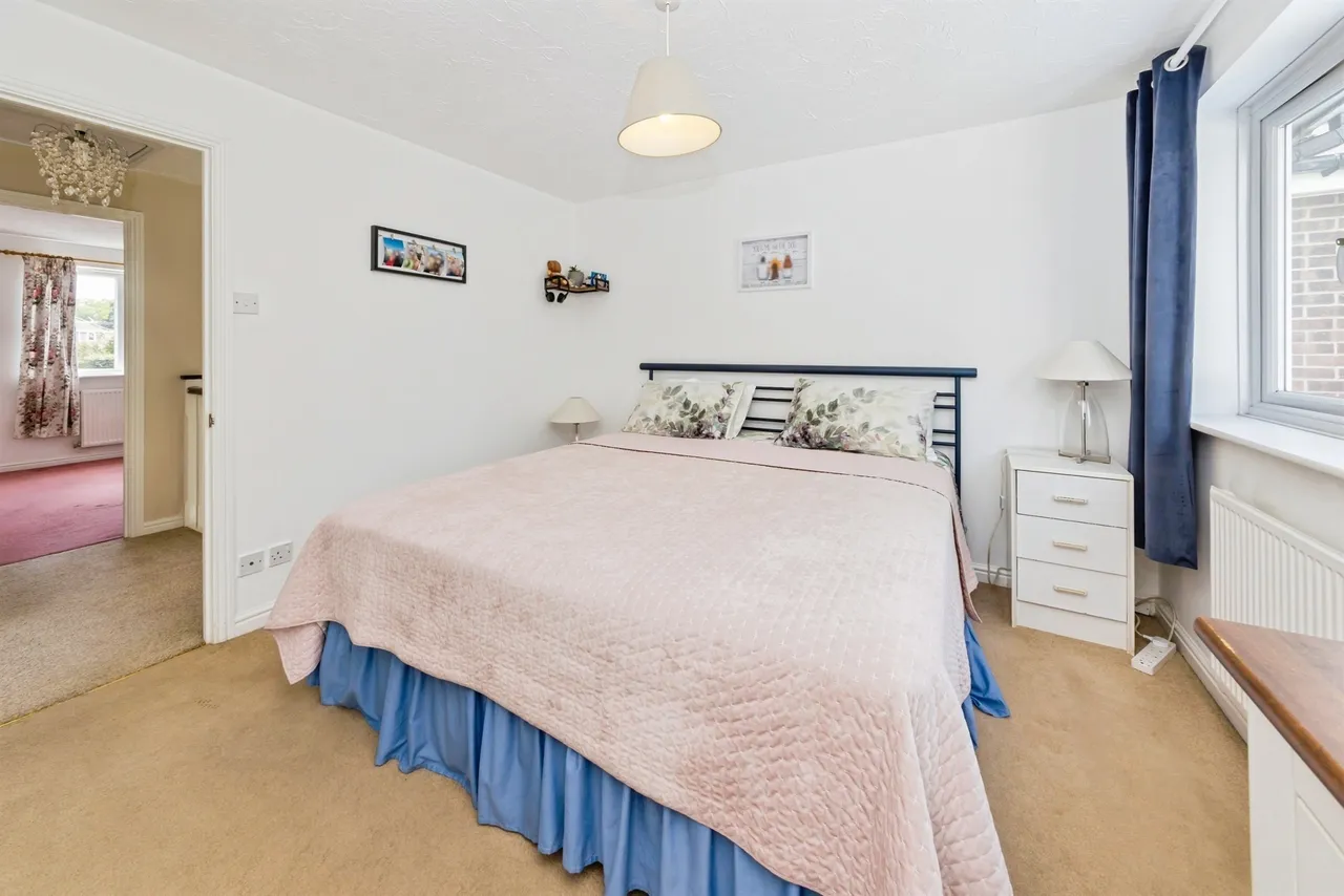 Vancouver Drive, Crawley, RH11, photo 17