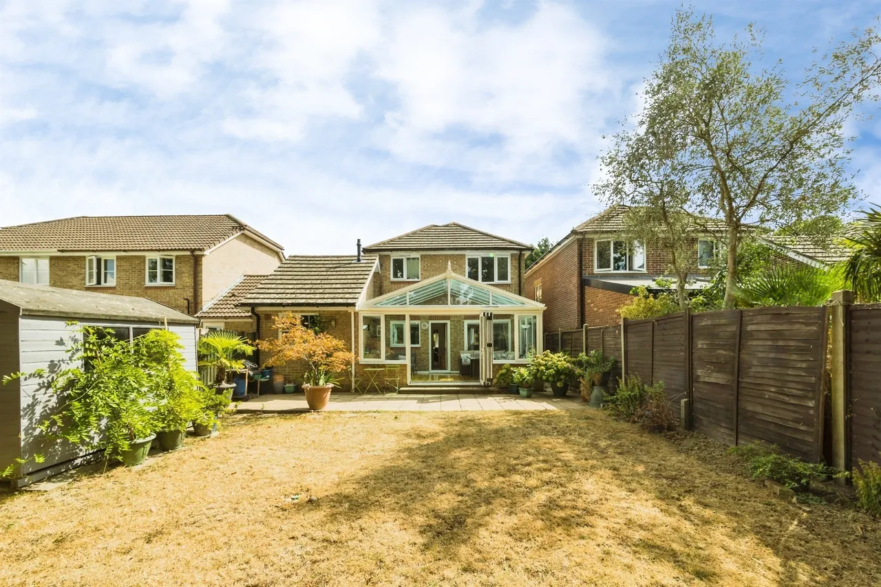 Vancouver Drive, Crawley, RH11, photo 6