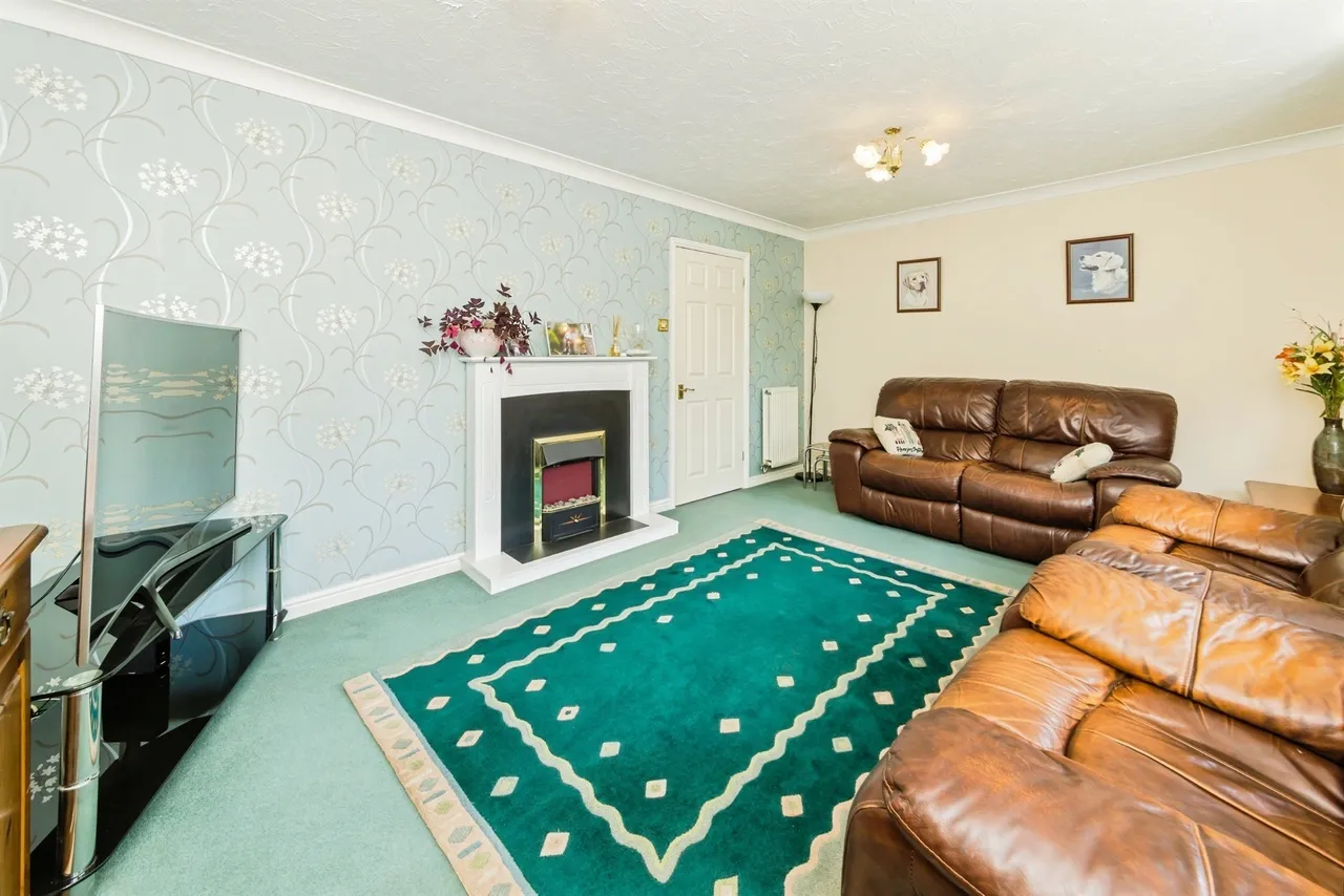 Vancouver Drive, Crawley, RH11, photo 4