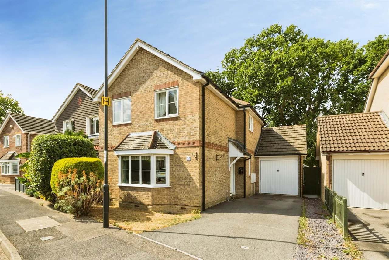 3 bed house for sale, Vancouver Drive, Crawley, RH11