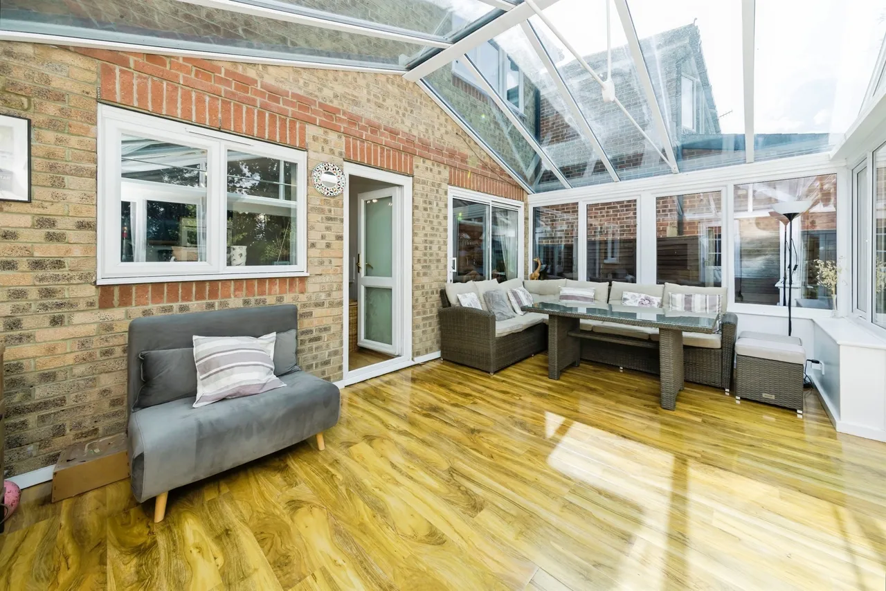 Vancouver Drive, Crawley, RH11, photo 10