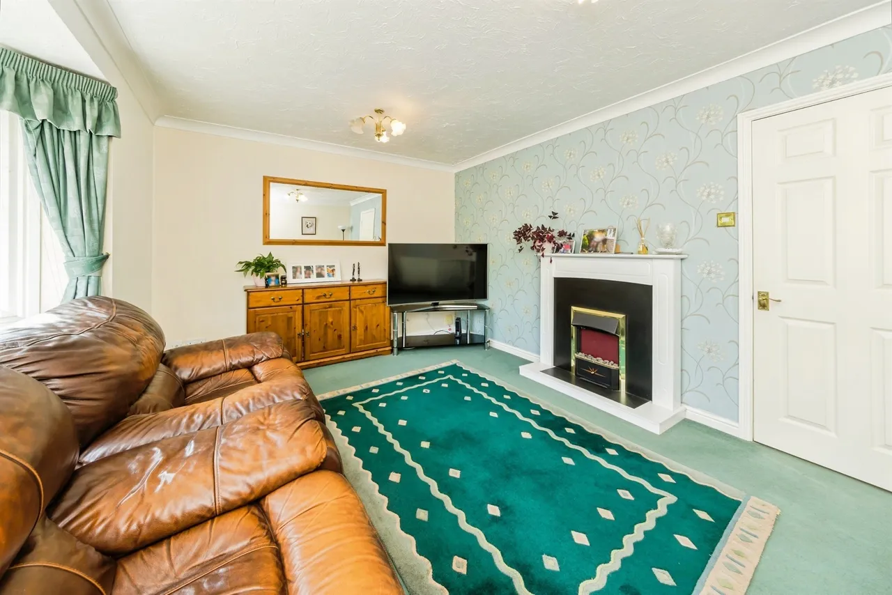 Vancouver Drive, Crawley, RH11, photo 5