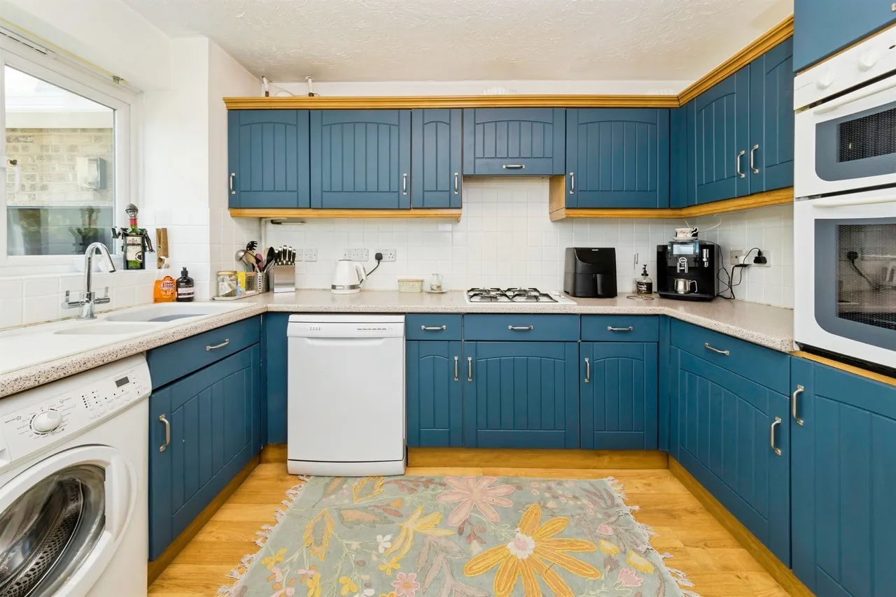 Vancouver Drive, Crawley, RH11, photo 8