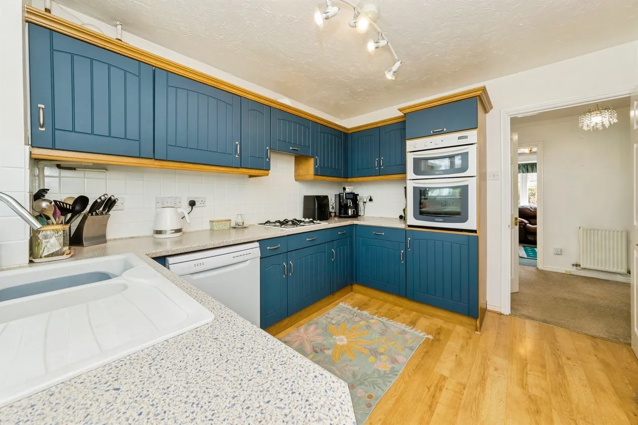 Vancouver Drive, Crawley, RH11, photo 9