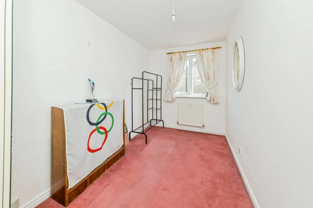 Vancouver Drive, Crawley, RH11, photo 16