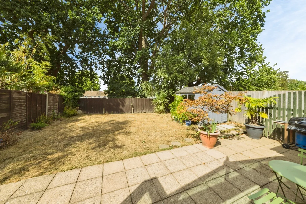 Vancouver Drive, Crawley, RH11, photo 20